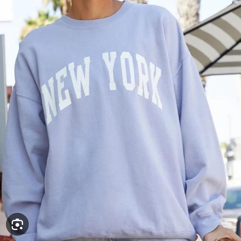 BRANDY MELVILLE NEW OVERSIZED YORK CREW NECK.